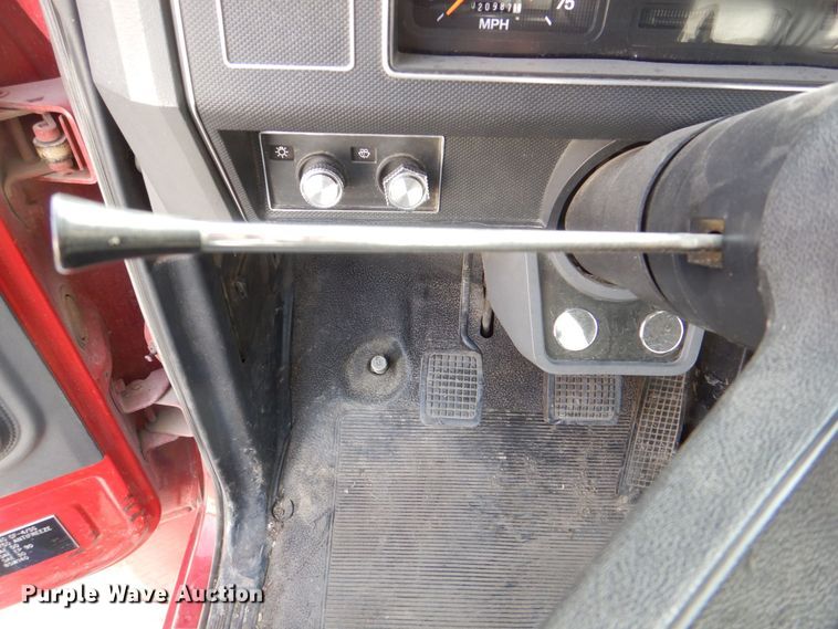 image for item MJ9971 1992 Ford F800  fire truck