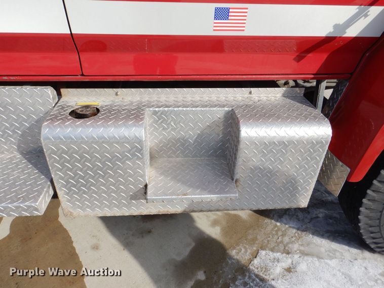 image for item MJ9971 1992 Ford F800  fire truck