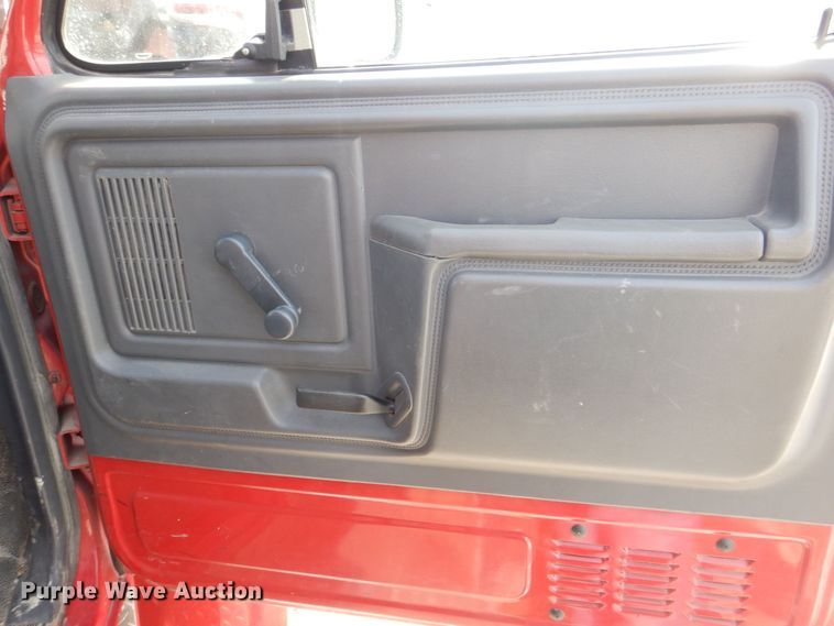 image for item MJ9971 1992 Ford F800  fire truck