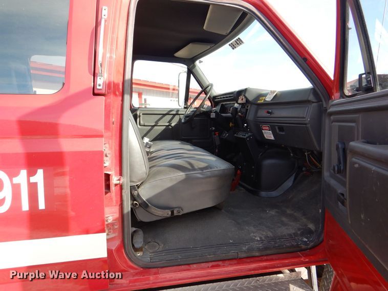 image for item MJ9971 1992 Ford F800  fire truck
