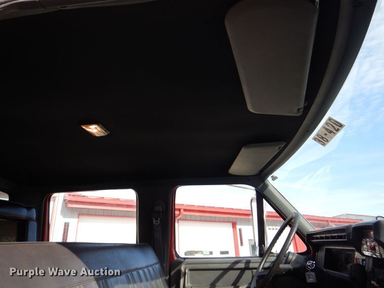 image for item MJ9971 1992 Ford F800  fire truck