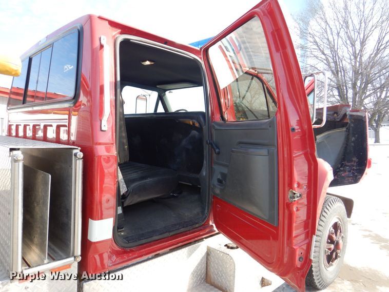 image for item MJ9971 1992 Ford F800  fire truck