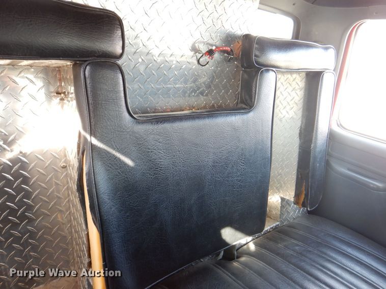 image for item MJ9971 1992 Ford F800  fire truck