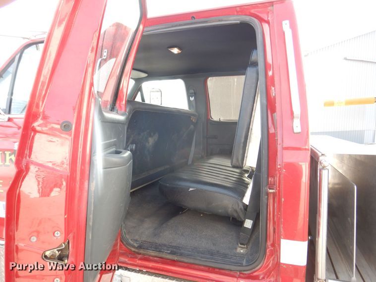 image for item MJ9971 1992 Ford F800  fire truck