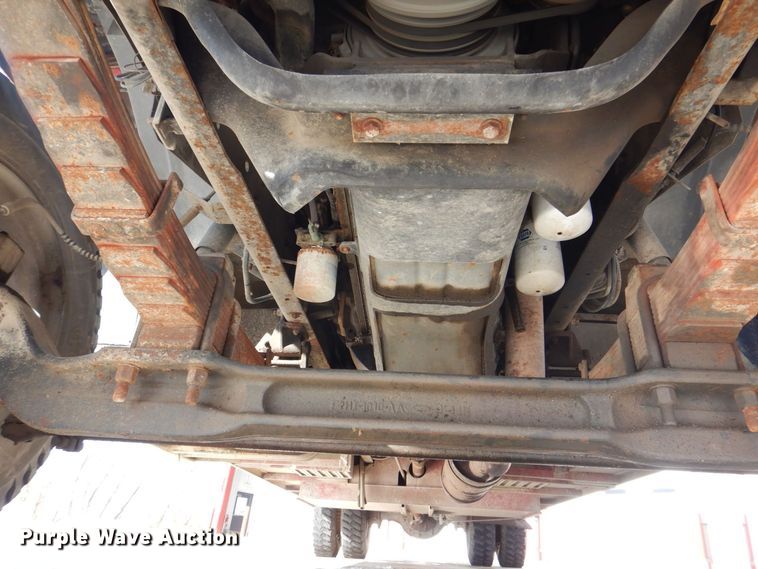 image for item MJ9971 1992 Ford F800  fire truck