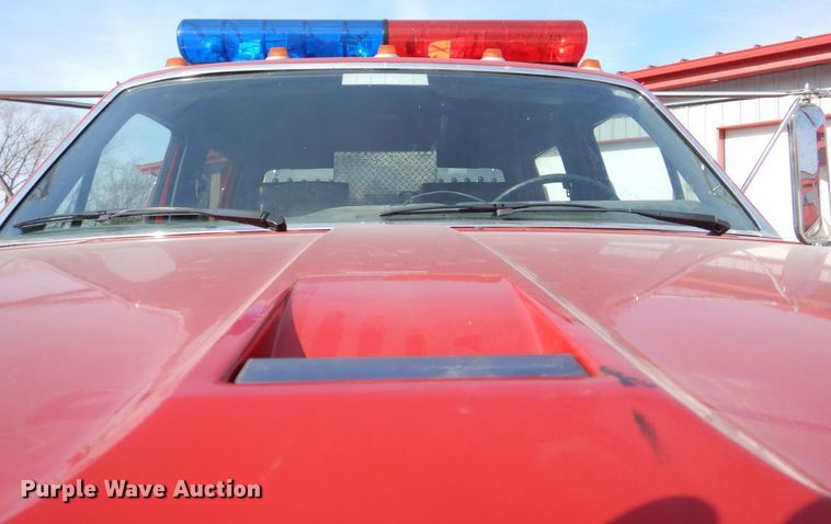 image for item MJ9971 1992 Ford F800  fire truck