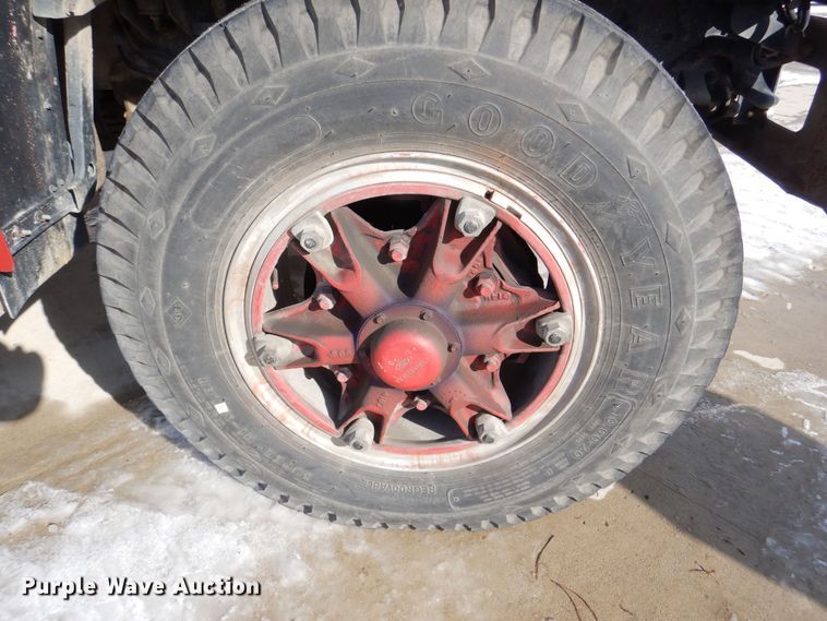 image for item MJ9971 1992 Ford F800  fire truck