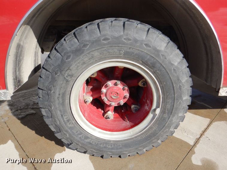 image for item MJ9971 1992 Ford F800  fire truck