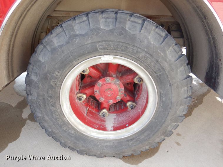 image for item MJ9971 1992 Ford F800  fire truck