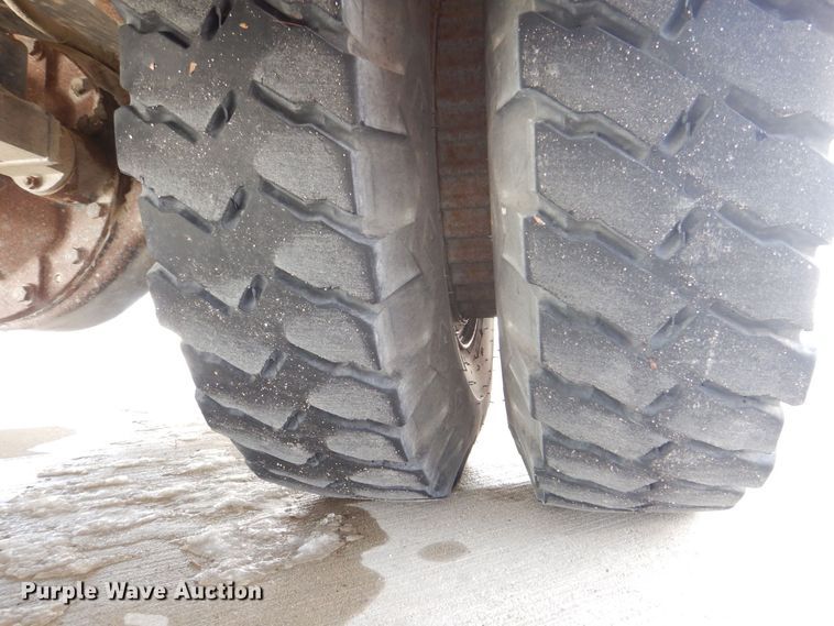 image for item MJ9971 1992 Ford F800  fire truck