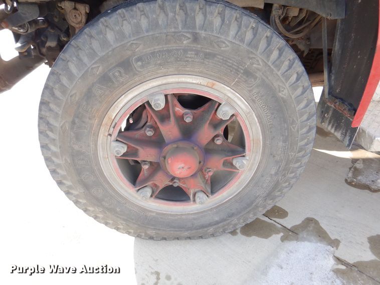 image for item MJ9971 1992 Ford F800  fire truck