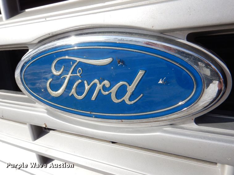 image for item MJ9971 1992 Ford F800  fire truck