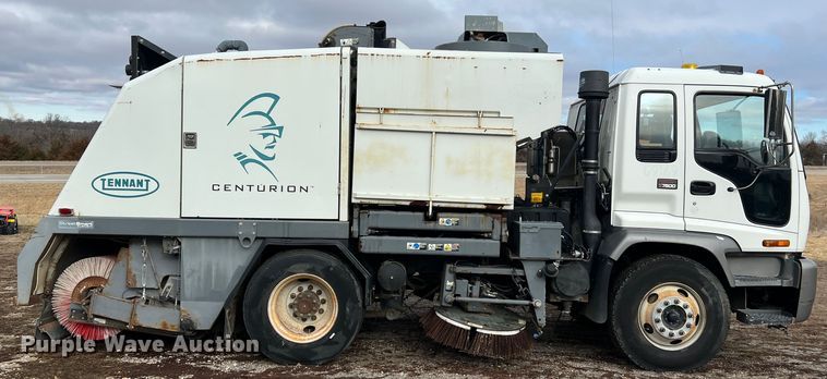 image for item MM9087 2005 GMC T7500  street sweeper truck