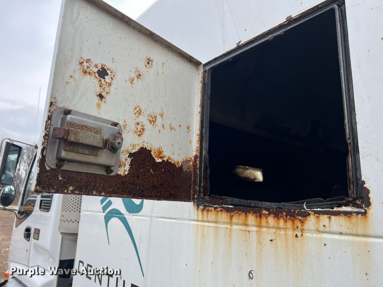 image for item MM9087 2005 GMC T7500  street sweeper truck