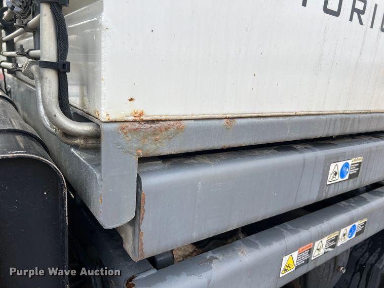 image for item MM9087 2005 GMC T7500  street sweeper truck