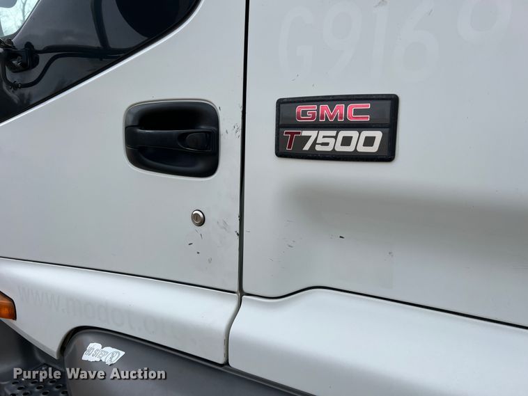 image for item MM9087 2005 GMC T7500  street sweeper truck