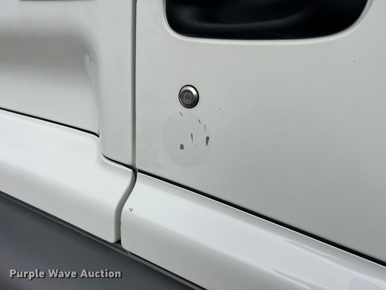 image for item MM9087 2005 GMC T7500  street sweeper truck