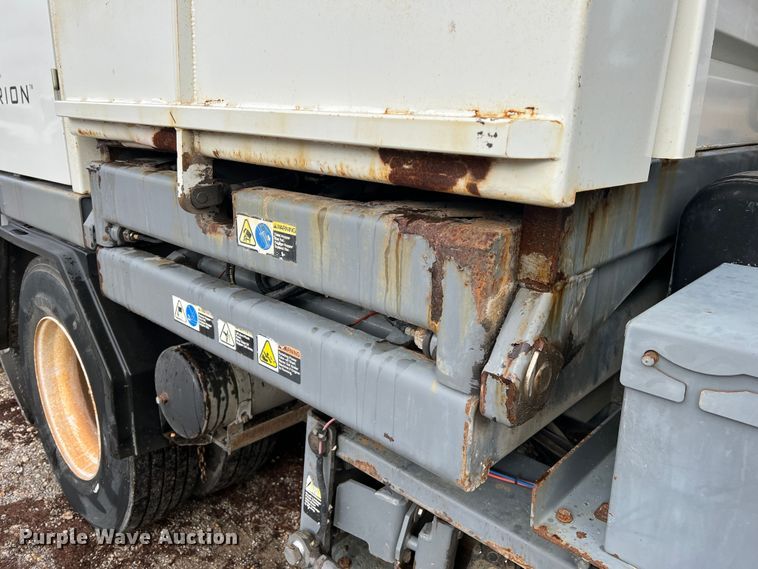 image for item MM9087 2005 GMC T7500  street sweeper truck