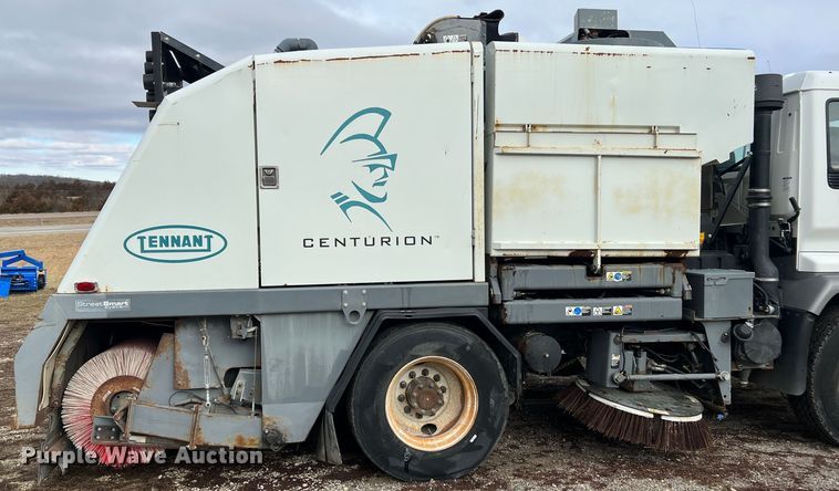 image for item MM9087 2005 GMC T7500  street sweeper truck