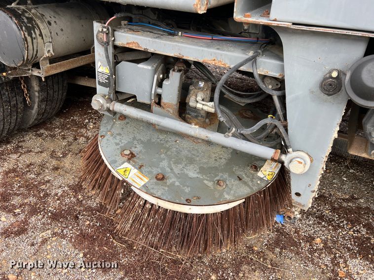 image for item MM9087 2005 GMC T7500  street sweeper truck