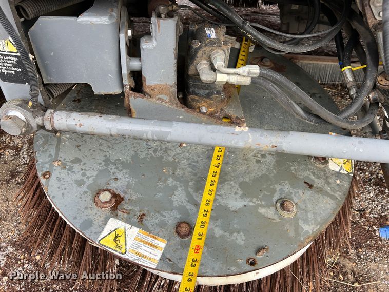 image for item MM9087 2005 GMC T7500  street sweeper truck