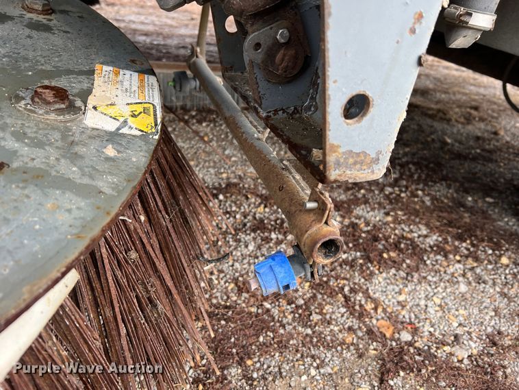 image for item MM9087 2005 GMC T7500  street sweeper truck