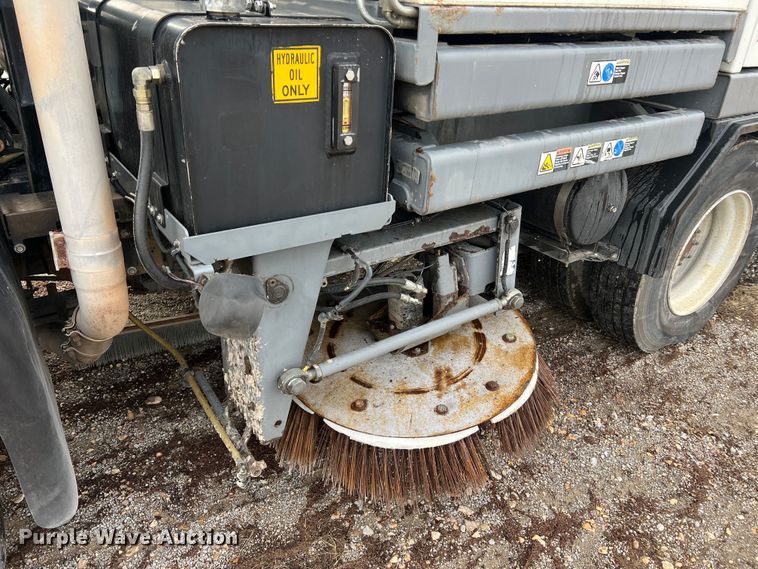 image for item MM9087 2005 GMC T7500  street sweeper truck