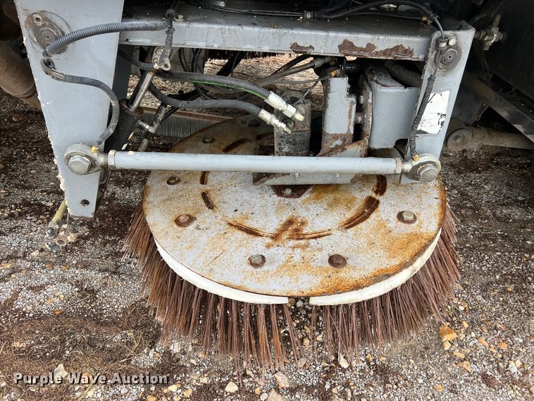 image for item MM9087 2005 GMC T7500  street sweeper truck