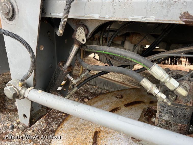 image for item MM9087 2005 GMC T7500  street sweeper truck