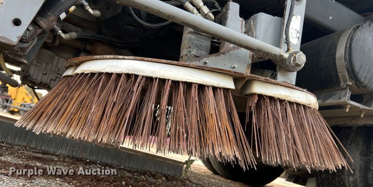 image for item MM9087 2005 GMC T7500  street sweeper truck