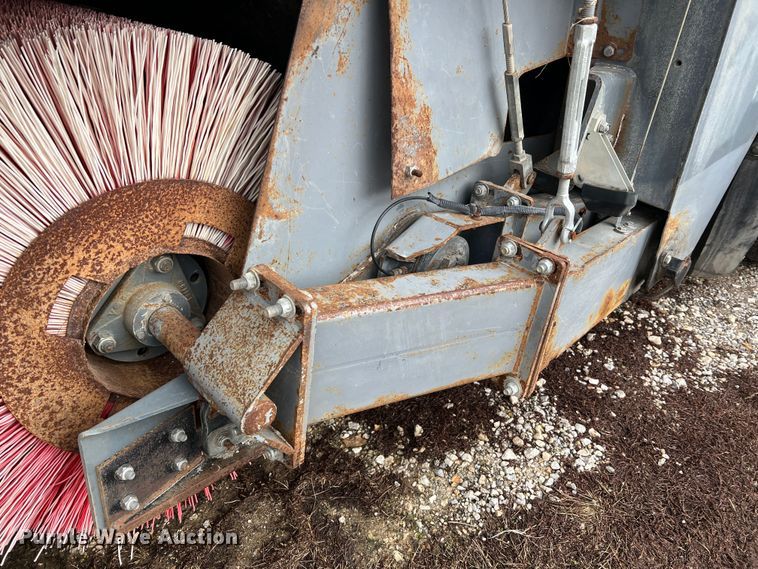 image for item MM9087 2005 GMC T7500  street sweeper truck