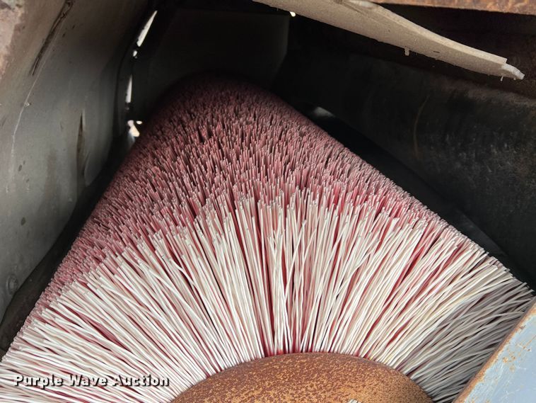 image for item MM9087 2005 GMC T7500  street sweeper truck