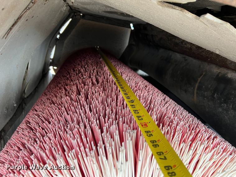 image for item MM9087 2005 GMC T7500  street sweeper truck