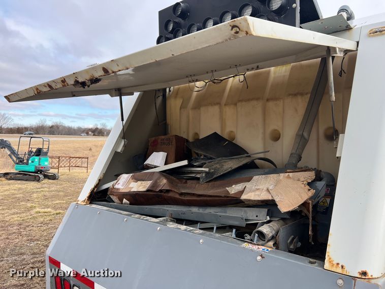 image for item MM9087 2005 GMC T7500  street sweeper truck