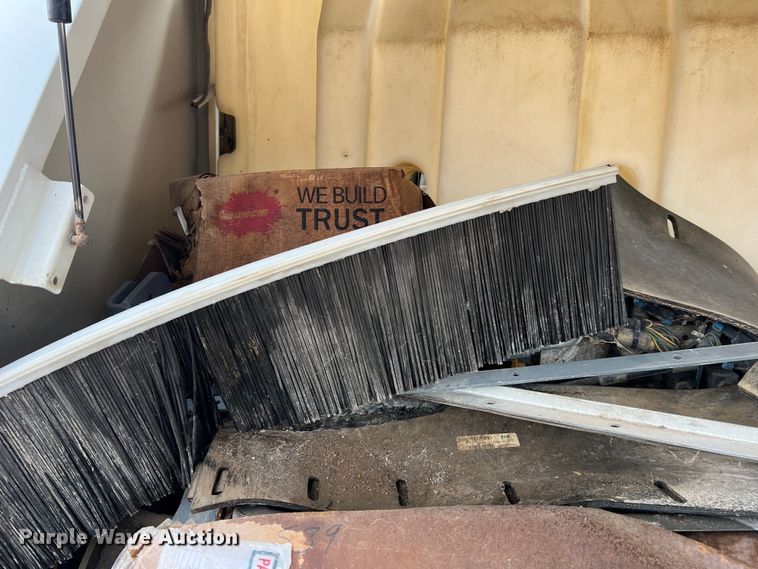 image for item MM9087 2005 GMC T7500  street sweeper truck