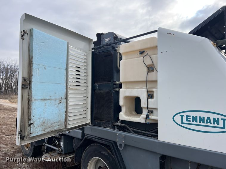 image for item MM9087 2005 GMC T7500  street sweeper truck