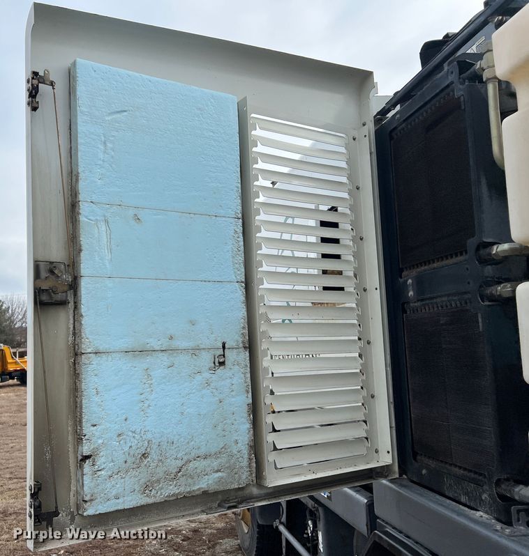 image for item MM9087 2005 GMC T7500  street sweeper truck