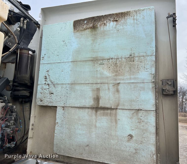 image for item MM9087 2005 GMC T7500  street sweeper truck