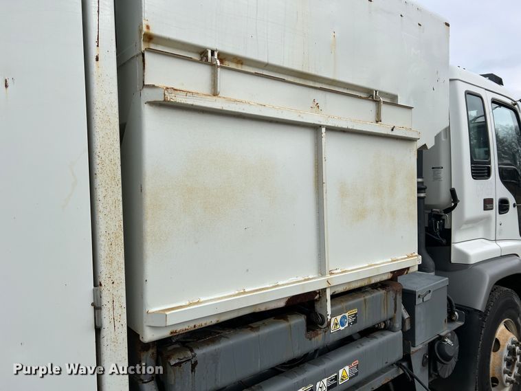 image for item MM9087 2005 GMC T7500  street sweeper truck