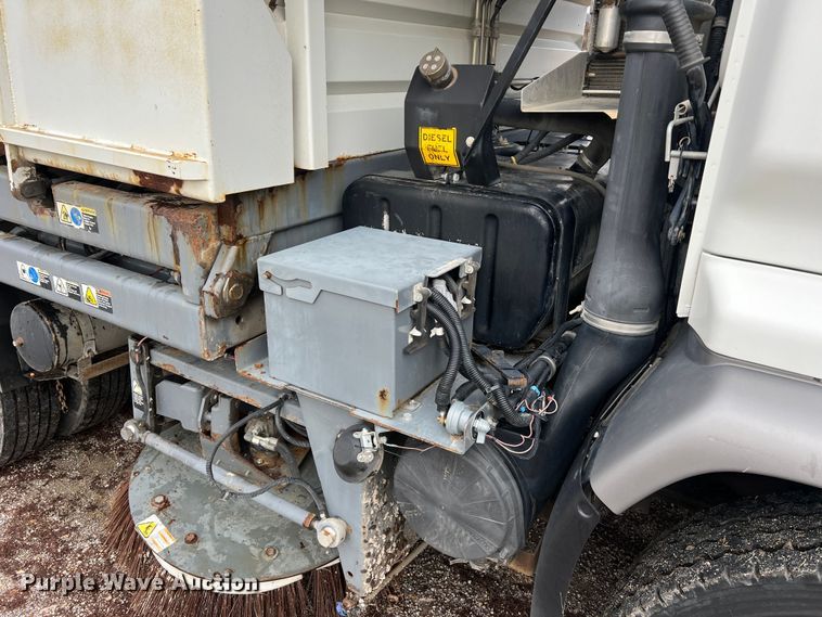 image for item MM9087 2005 GMC T7500  street sweeper truck