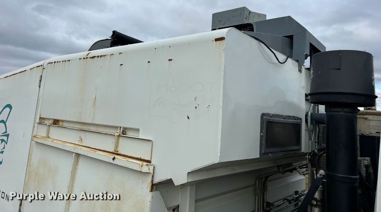 image for item MM9087 2005 GMC T7500  street sweeper truck