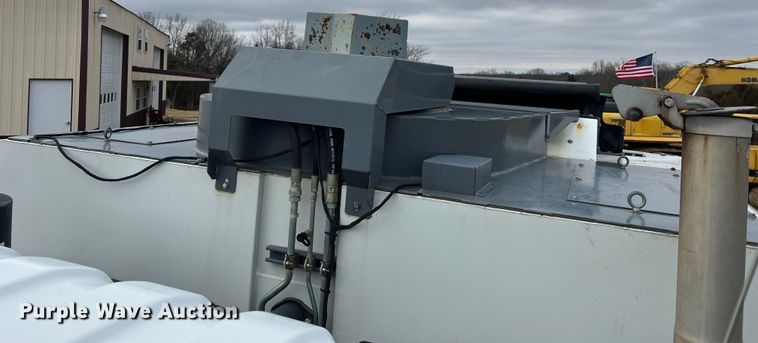 image for item MM9087 2005 GMC T7500  street sweeper truck