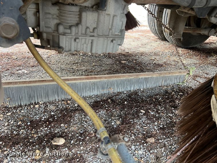 image for item MM9087 2005 GMC T7500  street sweeper truck