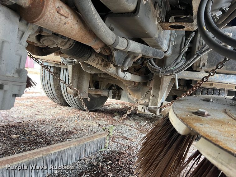 image for item MM9087 2005 GMC T7500  street sweeper truck