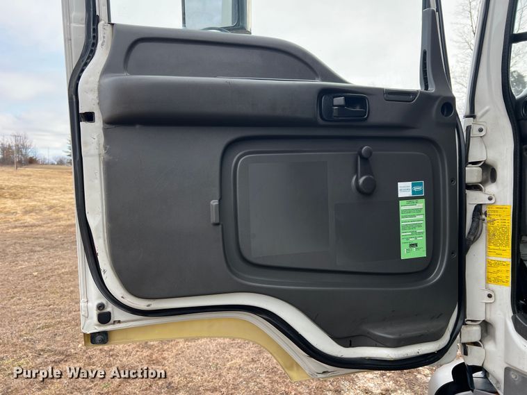 image for item MM9087 2005 GMC T7500  street sweeper truck