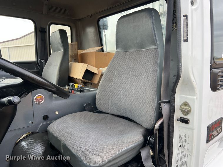 image for item MM9087 2005 GMC T7500  street sweeper truck