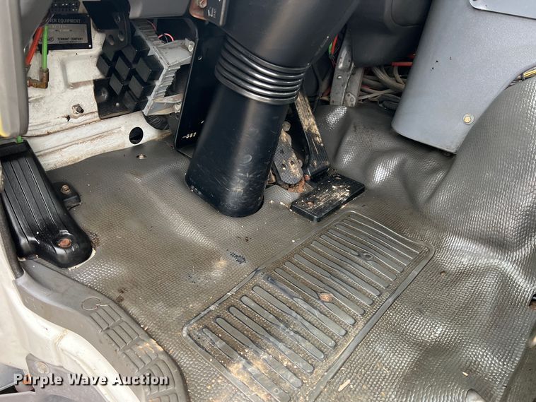 image for item MM9087 2005 GMC T7500  street sweeper truck