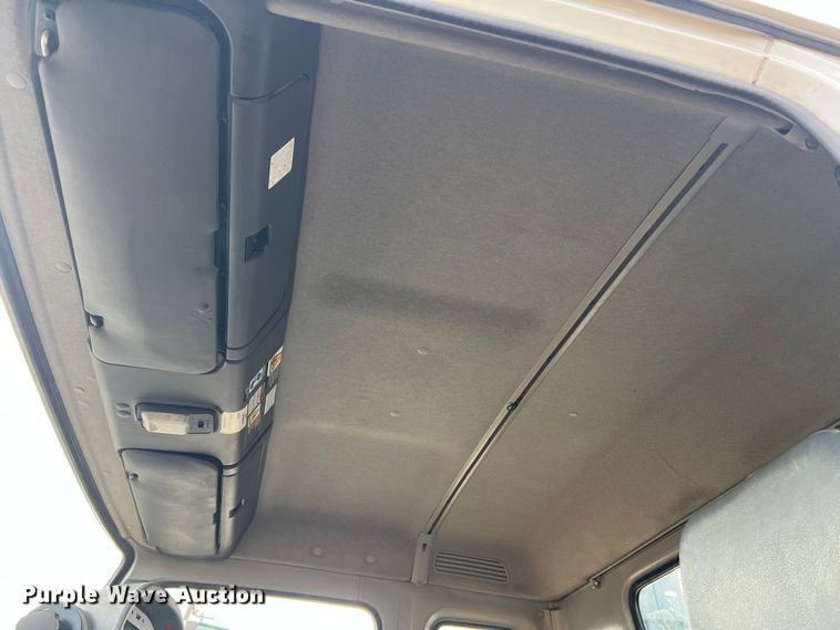 image for item MM9087 2005 GMC T7500  street sweeper truck