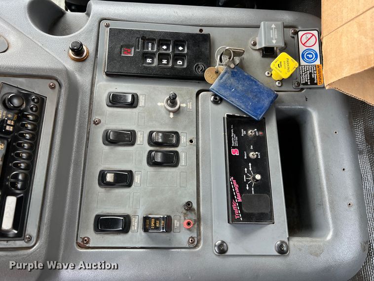 image for item MM9087 2005 GMC T7500  street sweeper truck