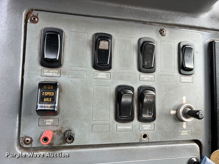 image for item MM9087 2005 GMC T7500  street sweeper truck